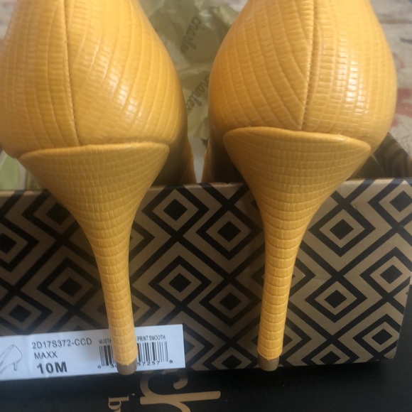 NWOT Charles David Maxx yellow croc embossed pump 3” heel - Picture 3 of 8